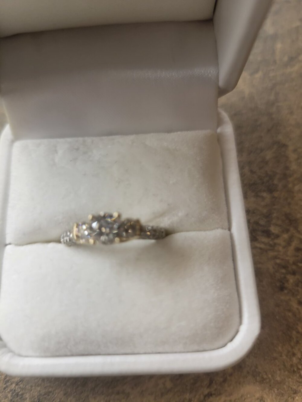 Ladies diamond ring - Picture 6 of 8